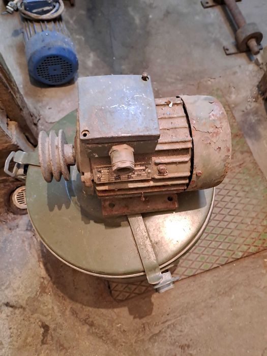 Продавам ел. двигатели