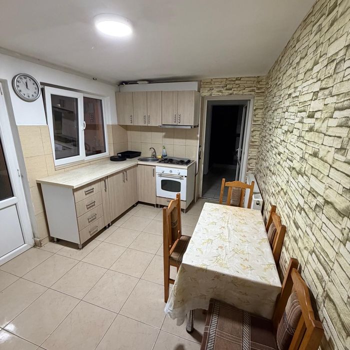 Casă de închiriat