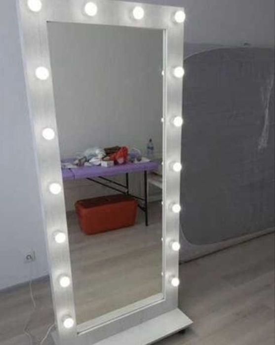 Зеркало с лампочками для девочек