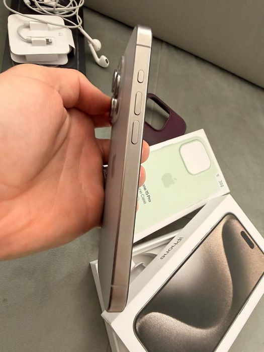 Iphone 15 pro E-SIM, model USA