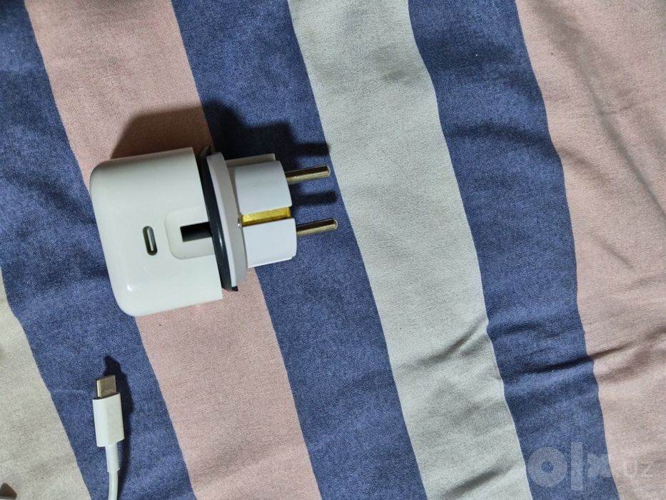 iPhone zaryadlash qurilmasi