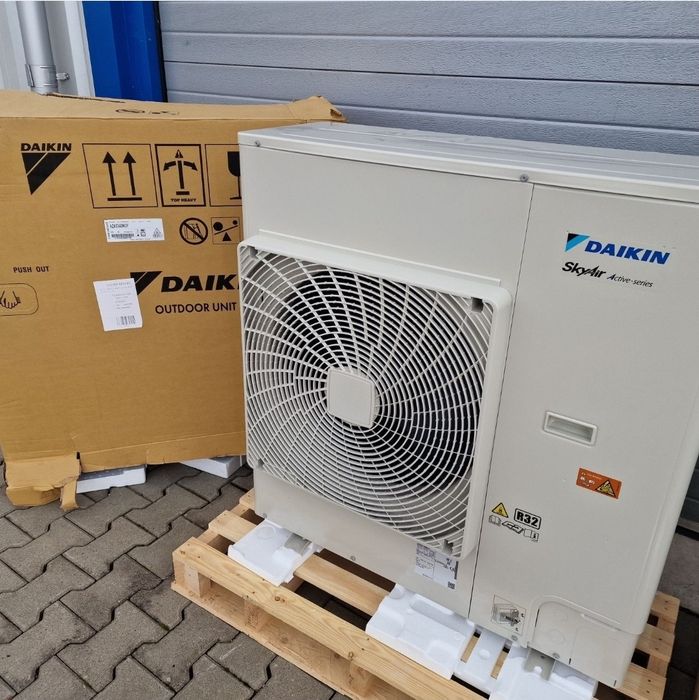 Daikin AZAS 140 MY Pompă de căldură  NOUĂ
