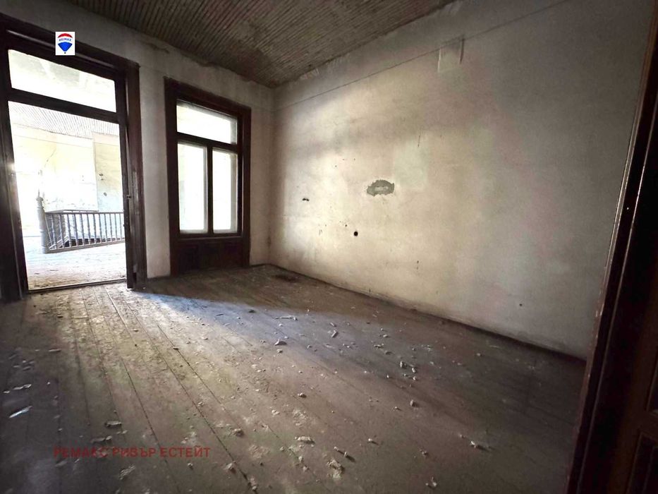 Продава се Етаж от къща в Русе, Център - 246 кв.м за 726 €/кв.м - Снимка #9