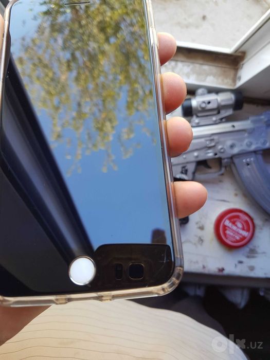 Iphone 8+ cha  oynasi alishgan pasda sal kornmas singan ji bor oynasda