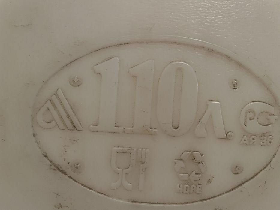 110-литровый емкость для воды.
