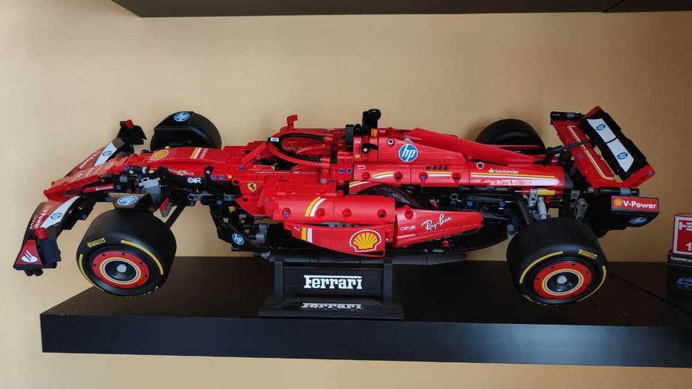Stand expunere LEGO Technic Ferrari, Bugatti, Lamborghini, McLaren, F1