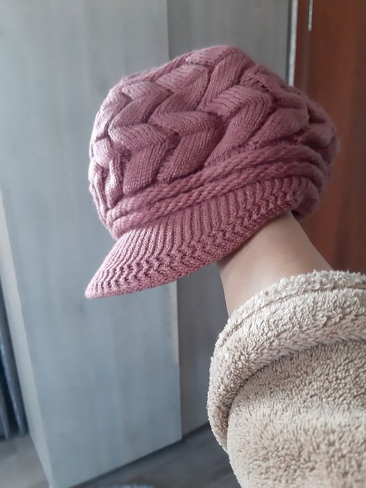 Новые шапки разные, берет