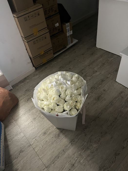 Белые розы 51 штук