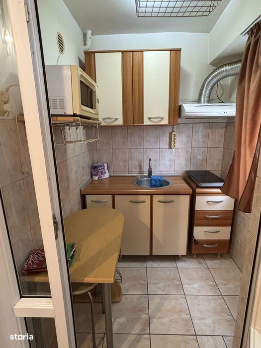 Garsonieră în bloc de garsoniere