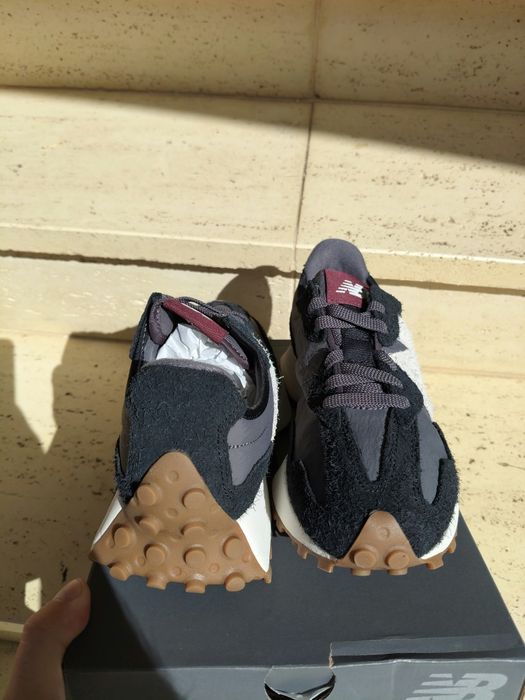 New Balance 327 sneakers culoare negru cu logo alb mărimea 39.5 noi originali