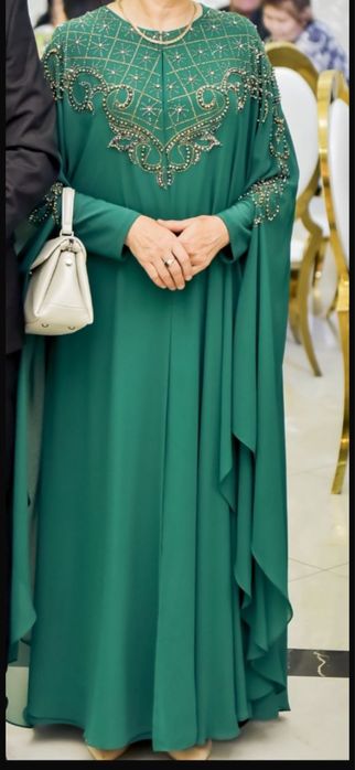 Продаю нарядное платье в отличном состояний