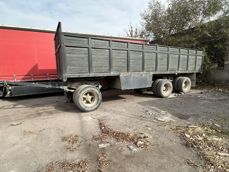 КАМАЗ с трехсоным прицепом