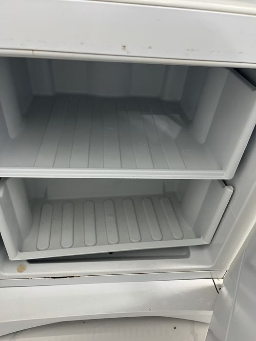 Продам холодильник indesit