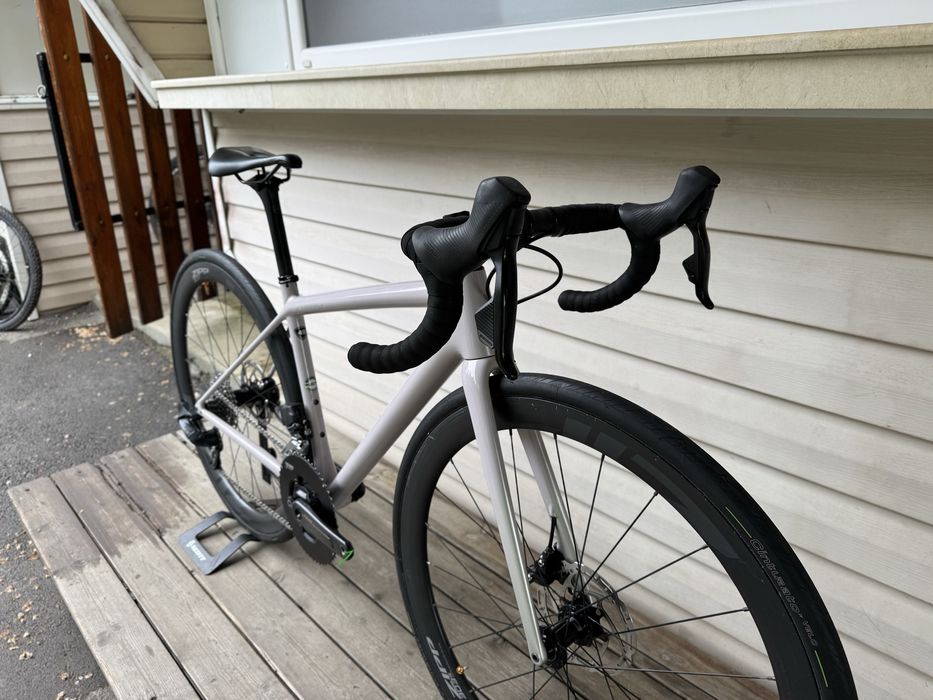 Карбонов велосипед S-Works Aethos