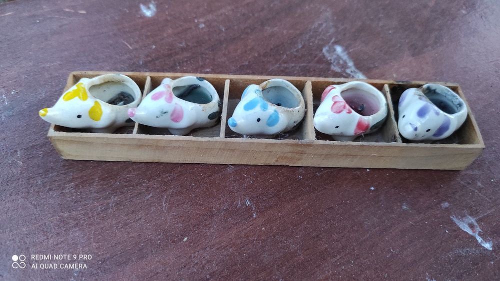 Статуэтки  разные.