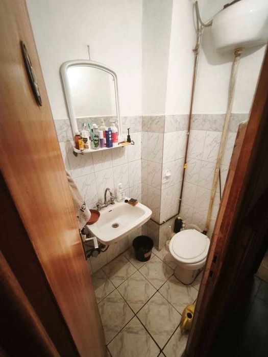 Spatiu Comercial / Apartament cu 4 camere PARTER, 83 mp, 4 intrari - Salonta