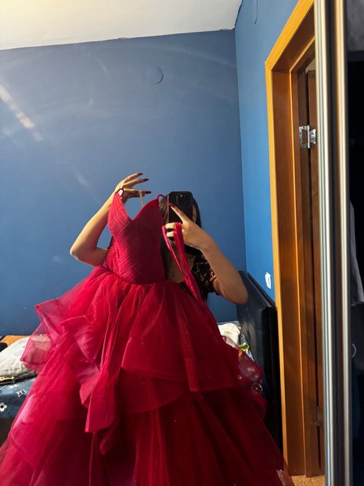 Продам на выпускной платья