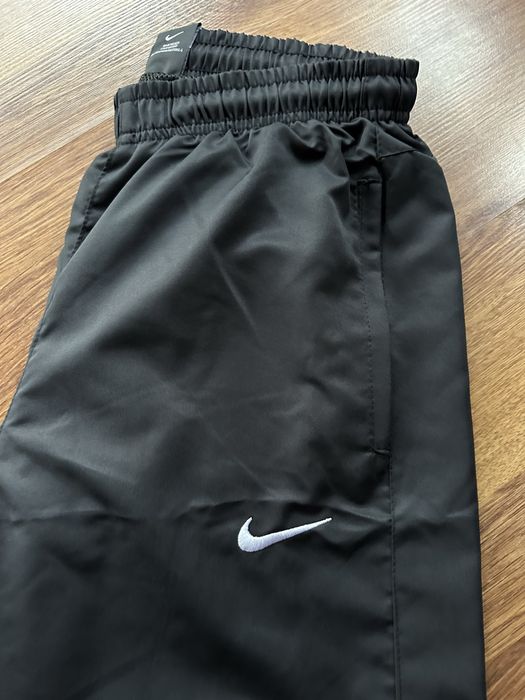 Мъжки,шушлеков,черен екип Nike с бродирано лого