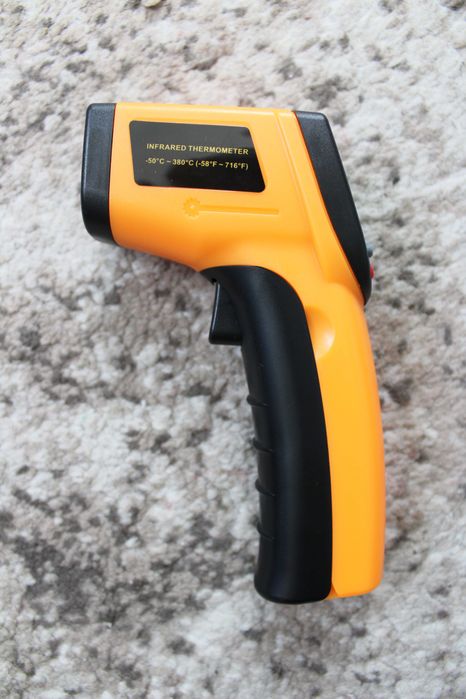 Безконтактен инфрачервен лазерен термометър