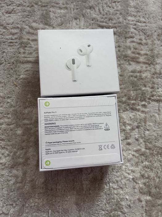 Airpods pro 3.