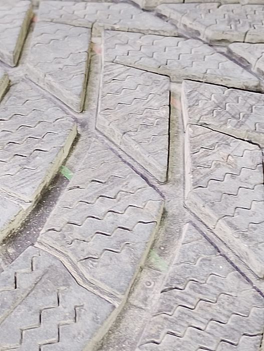 4 броя зимни гуми BRIDGESTONE 275/45 R21