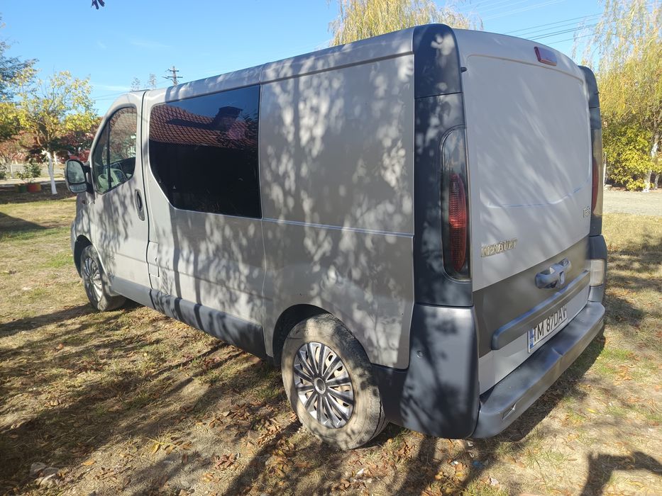 Vând Renault trafic an 2003 motor 1.9 DCI șase viteze acte la ziua fără fiscal