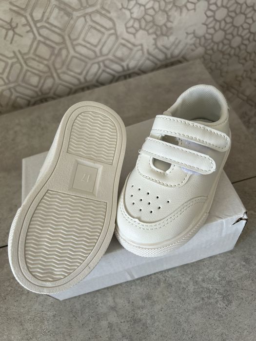 Кроссовки детские