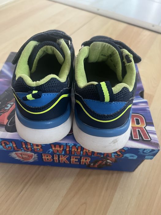 кроссовки на мальчика