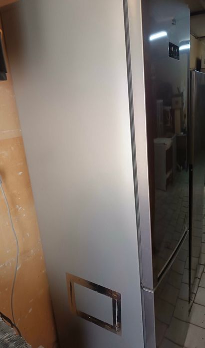 Комбиниран хладилник Беко