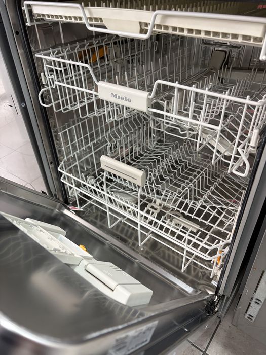 Miele G 4263 scvi миялна за пълно вграждане. Произведена в Германия.24 мес гаранция
