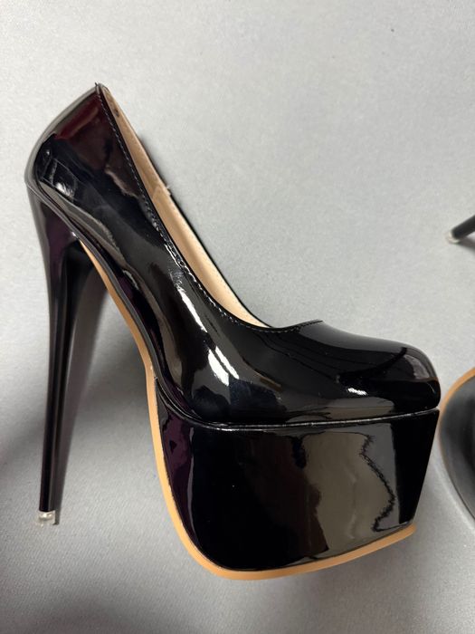 Женские туфли на шпильке