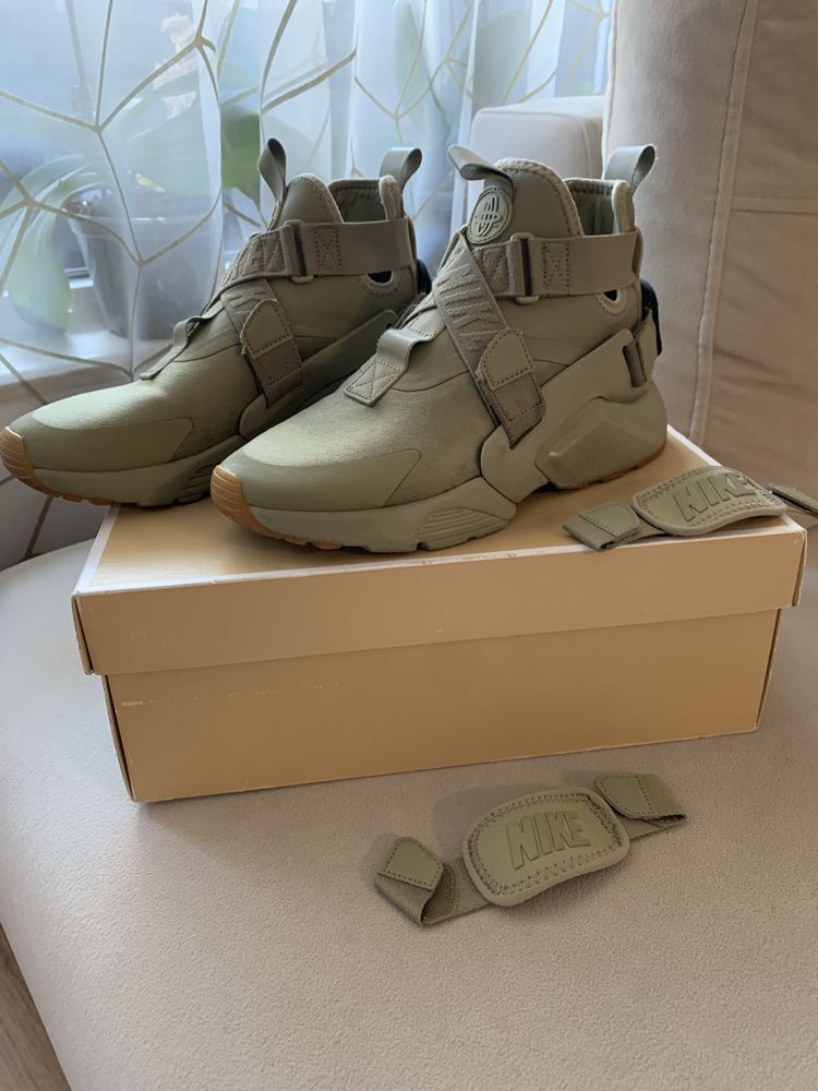 Nike Air Huarache City Olive 40 . OLX.bg