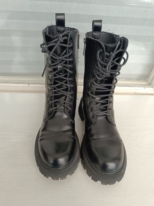 Продам ботинки женские