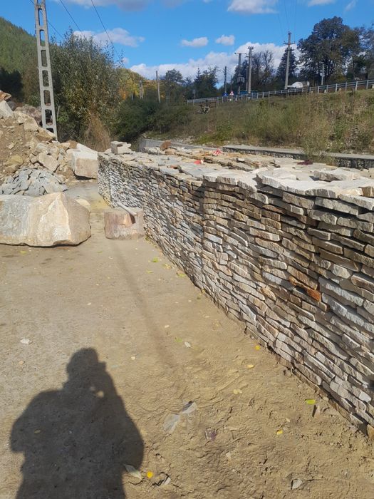 Piatra naturala ornamentala de Slanic pentru placari