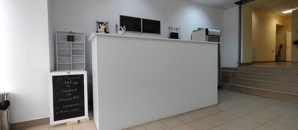 Pult (birou recepție) + scaun de bar ca noi