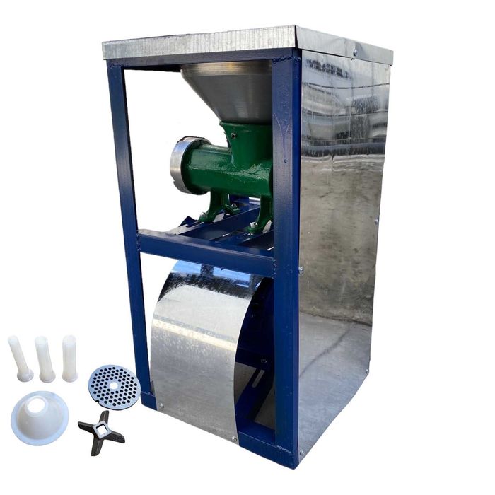 НЕМСКА Месомелачка чугунена №32 с електромотор и метална фуния + плот