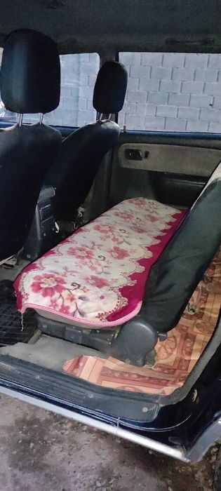 Машина mitsubishi space wagon 1993