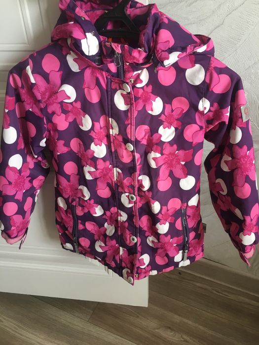 Продам куртку на девочку,122 см,б/у