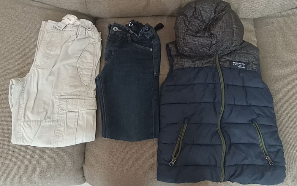 Лот елек 134 размер, дънки 128 размер и карго панталон 128 размер