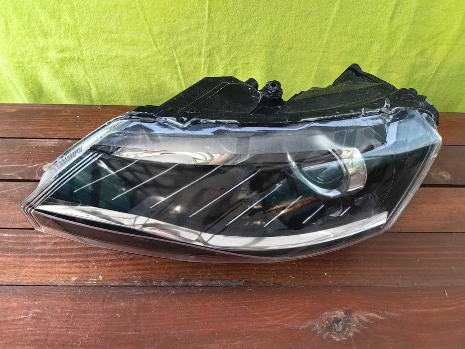 Фар за Skoda Rapid Xenon / Шкода Рапид Ксенон