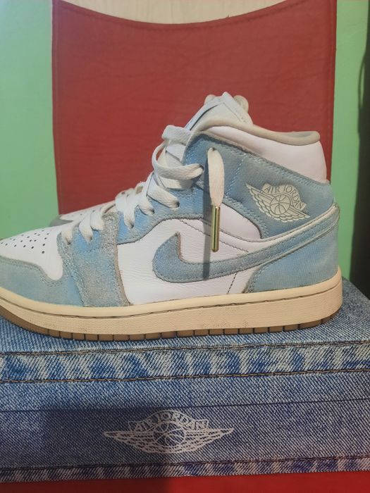vând jordan 1 mid SE
