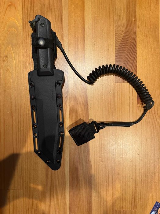 Cutit original Cold Steel cu varf Tanto si teaca plastic incasabil