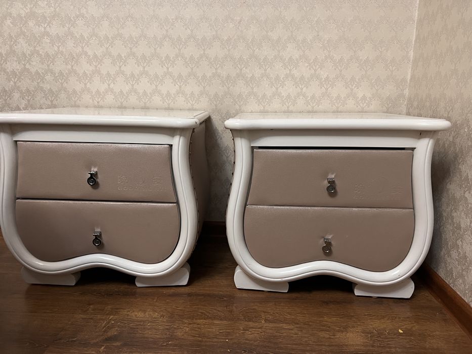 Прикроватные тумбы