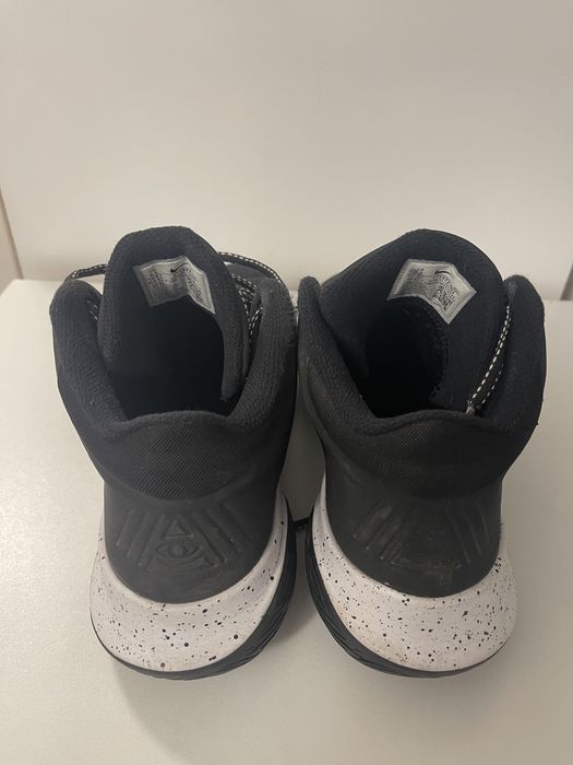 Adidasi Baschet Nike Kyrie Irving 7