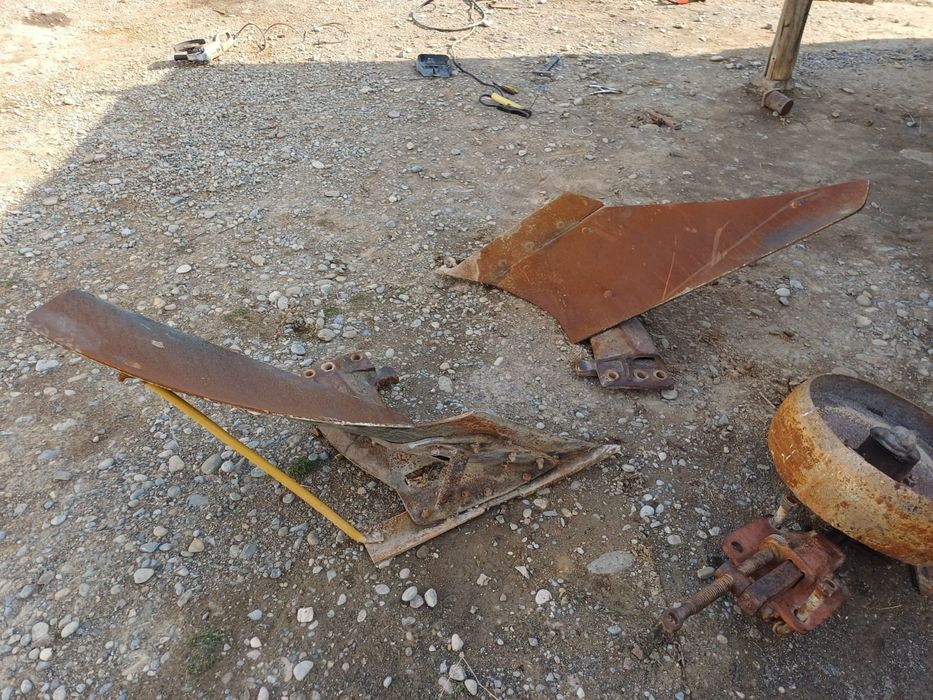 Продам стойки для плуга