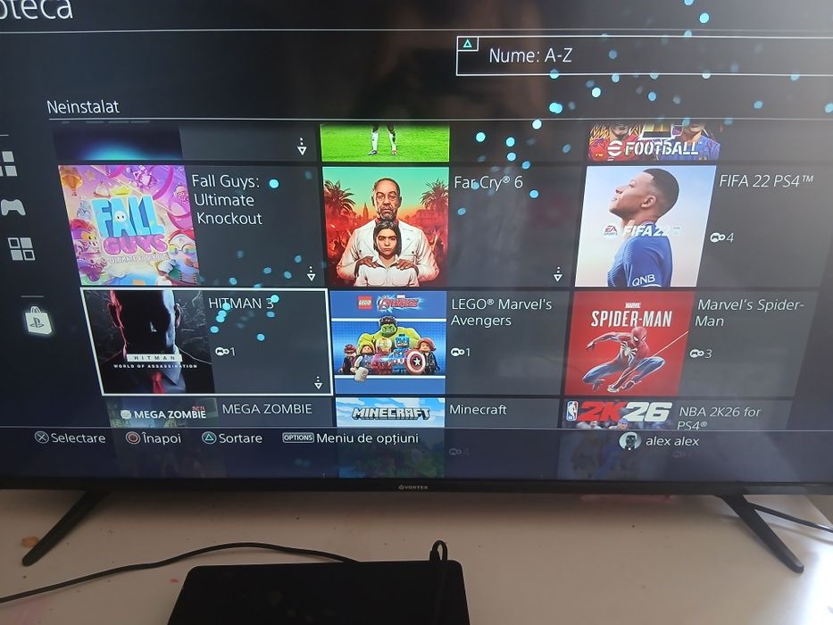 Ps 4 pro  cu doua manete si 23 de jocuri