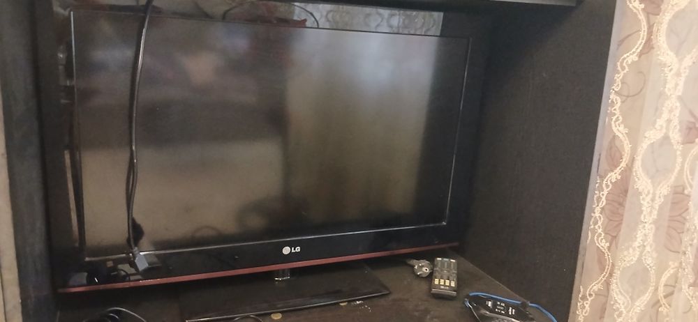 Телевизор LG в хорошем состоянии