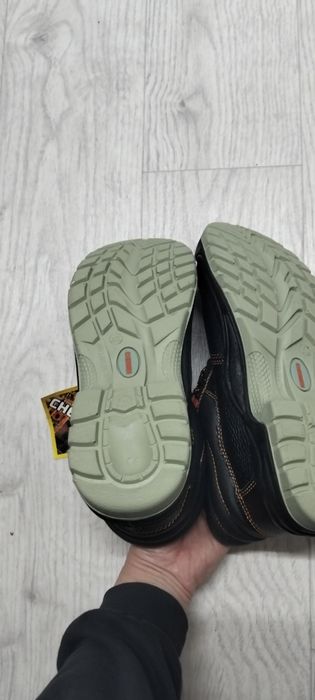 Специальные ботинки