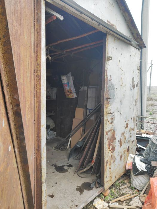 Будка железная продаётся