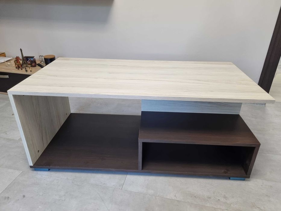 Холна маса в два цвята